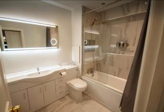 Modern 1 Bed Flat Moments from Chiswick High Road - 3