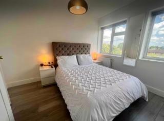 Modern 1 Bed Flat Moments from Chiswick High Road - 6