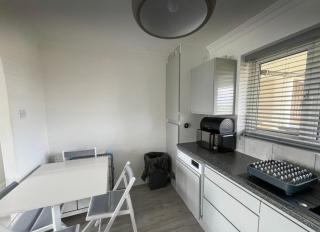 Modern 1 Bed Flat Moments from Chiswick High Road - 7