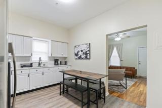 Spacious 2BR - 15m to Times Square - FREE Parking - 4