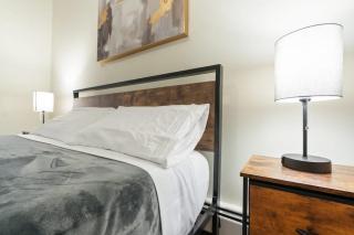 Spacious 2BR - 15m to Times Square - FREE Parking - 1