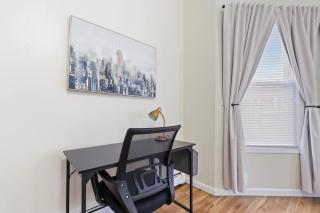 Spacious 2BR - 15m to Times Square - FREE Parking - 1