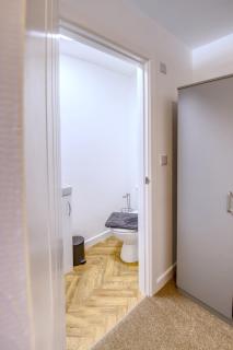 NEW Contractor 5-Bed 3-Bath Central Redcar - 6