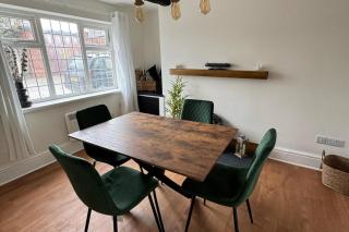 Cottage - Sleeps 4 - Pets Ok - Patio - Parking - 8