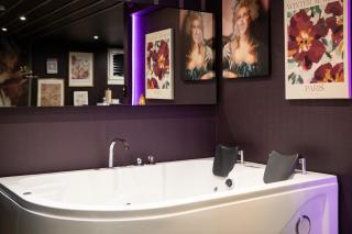 Deluxe Studio, Dark Floral, jacuzzi, Parking Gratuit, MULHOUSE CENTRE - 2