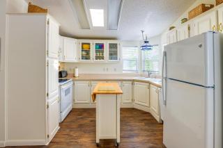 Pool Access, Walk to Beach! Cozy Jensen Beach Home - Jensen Beach - 4