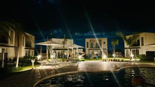 Tranquil Poolside Two BR Beach Villa - 1