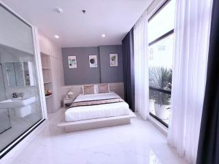 The Luxury Hotel - 4