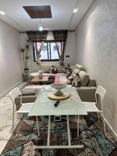 Modern & Cozy Apartment near Airport & Train Station - 9