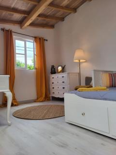 Charmingly Renovated Village House in Penedo, Sintra - 5