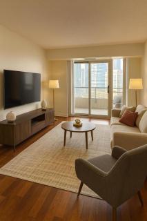 Luxe 3BR 2 Bath Condo Steps from Square one Mall - 5