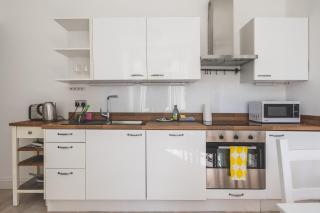 Stylish West London Stay by Shepherd’s Bush - 1