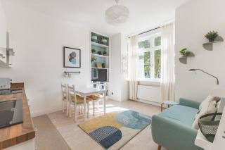 Stylish West London Stay by Shepherd’s Bush - 0