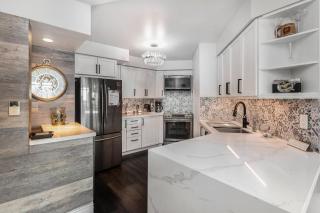 Luxury 2BR+Den | Steps from SQ1 | Panoramic Views! - 3