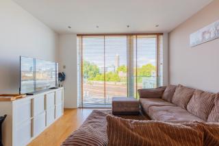 1BDR Flat with City Views near Tower Bridge - 2