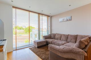 1BDR Flat with City Views near Tower Bridge - 3