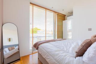 1BDR Flat with City Views near Tower Bridge - 4