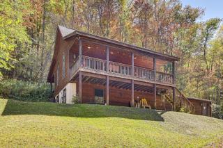 3 Mi to Snowshoe Resort Cabin with Hot Tub - 7