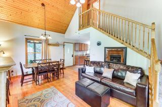 3 Mi to Snowshoe Resort Cabin with Hot Tub - 4