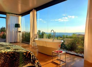 Stylish beautiful and exotic Oleandro glass Suite - 1