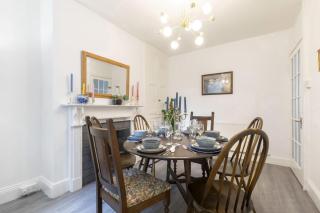 Central 3 Bedroom Home for 7 Guests - Cheltenham - 3