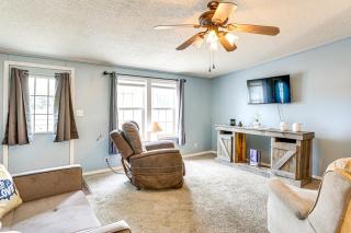 3 Mi to Dtwn Pet-Friendly Farm Retreat in Paris! - 4