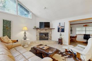 Dog-Friendly Home with High-Speed WiFi, Washer/Dryer, Central AC, & Adult Bikes - 8