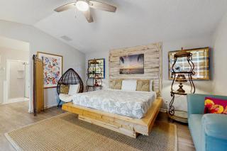 Dog-Friendly Home with High-Speed WiFi, Washer/Dryer, Central AC, & Adult Bikes - 1