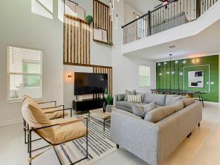 Themed 5BR Lakeview Villa with Pool & Clubhouses - 9