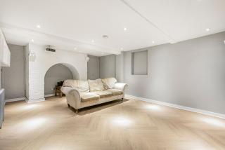 6 Bedroom Townhouse with Cinema Hot Tub - 1