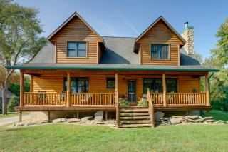 1 Mi to Public Beach Port Austin Cabin with Hot Tub - 0