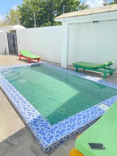 Banana House - 9