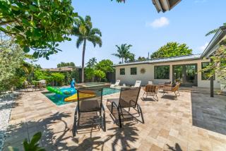 3BR Villa- Heated Pool- 5-min Drive to Beach - 5