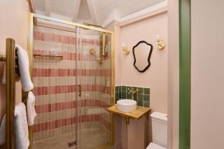 4 Bed Waterside Main House and Boat House - 4