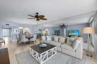 Beachfront condo with pools, tennis courts and gym - 5