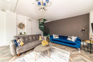 The Secret KENSINGTON Garden Mews-2 Bedroom FULL HOUSE-2 Train Lines- SPACIOUS-Kings Road- Harrods -Chelsea Stadium-PRIVATE small patio - 9
