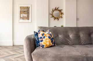 The Secret KENSINGTON Garden Mews-2 Bedroom FULL HOUSE-2 Train Lines- SPACIOUS-Kings Road- Harrods -Chelsea Stadium-PRIVATE small patio - 7