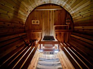 Pet Friendly Suite with Fenced Garden, HotTub, Sauna - 8