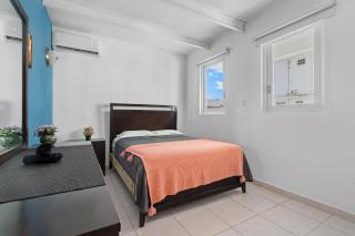 Swimming Pool Pet Welcoming Close To The Shore - 1