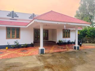 MAVERICK HOLIDAYS INN VAGAMON Nakshatra Family Villa - 4