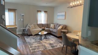 Cozy, Modern Townhome by Mimi and Sandrine - 7