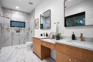 The ATX South Lamar Creekside Retreat with a pool - 5