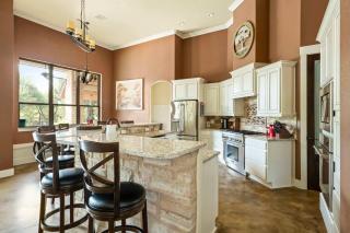 Luxury Wimberley Escape - 4BR - Pool - Sauna - BBQ - 1