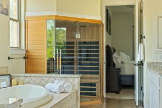 Luxury Wimberley Escape - 4BR - Pool - Sauna - BBQ - 6