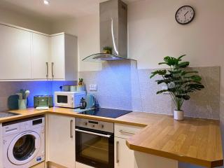Executive North London Serviced Apartment - Business Ready - 6