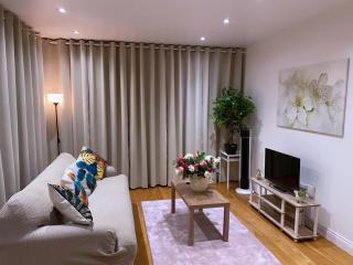 Executive North London Serviced Apartment - Business Ready - 4