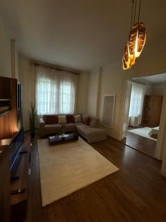 Damjanich Deluxe Apartman - 9