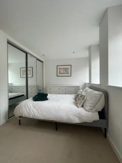 Central 2-Bedroom Retreat - 7