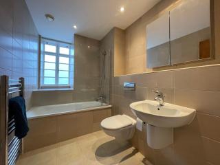 Central 2-Bedroom Retreat - 6