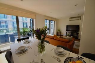 Spacious 3-bed 3-Bath Luxury apartment with balcony Hyde Park - 0